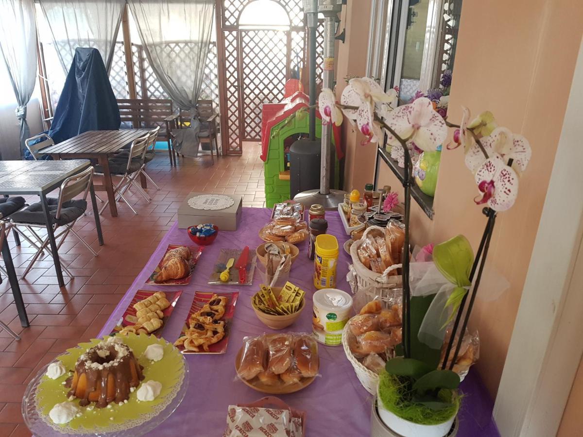 Ghiro Ghiotto Bed and Breakfast Pietra Ligure Buitenkant foto