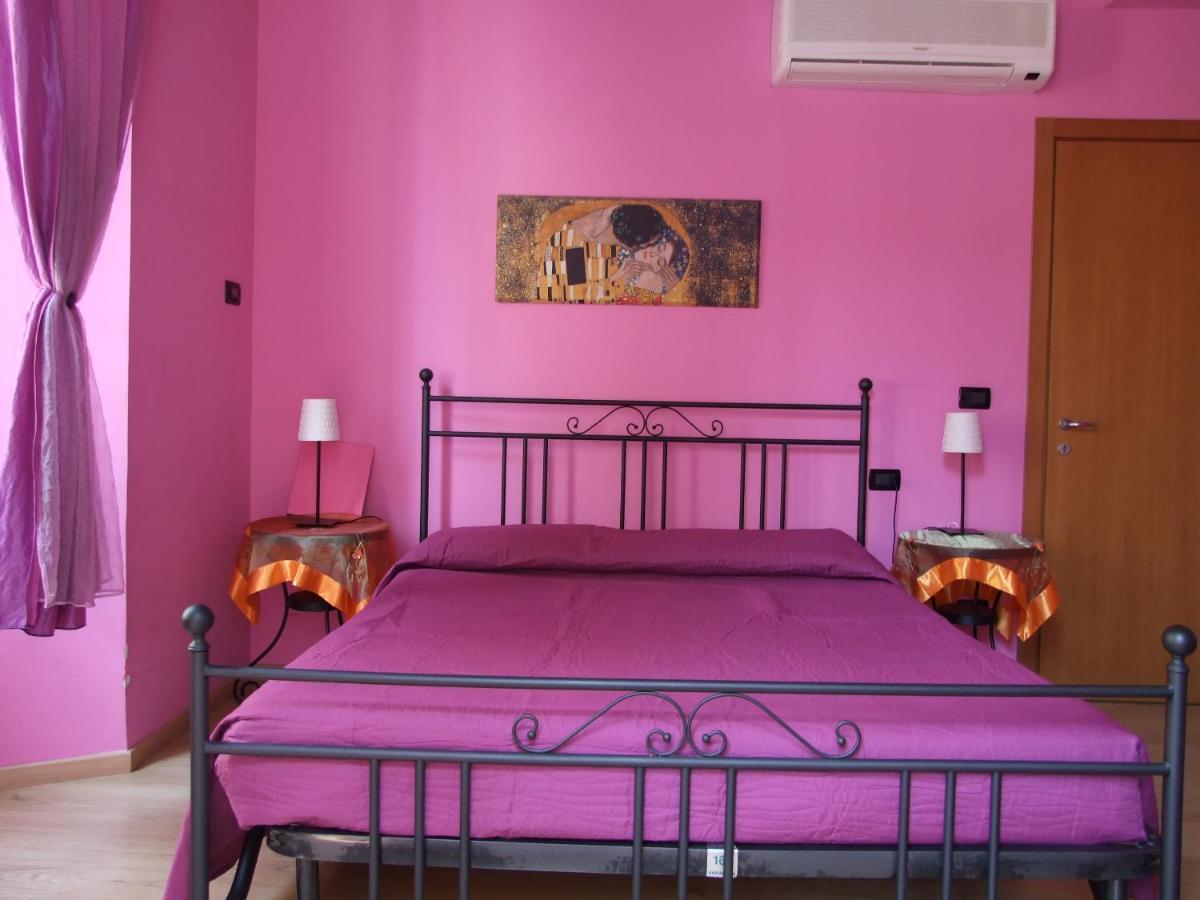 Ghiro Ghiotto Bed and Breakfast Pietra Ligure Buitenkant foto