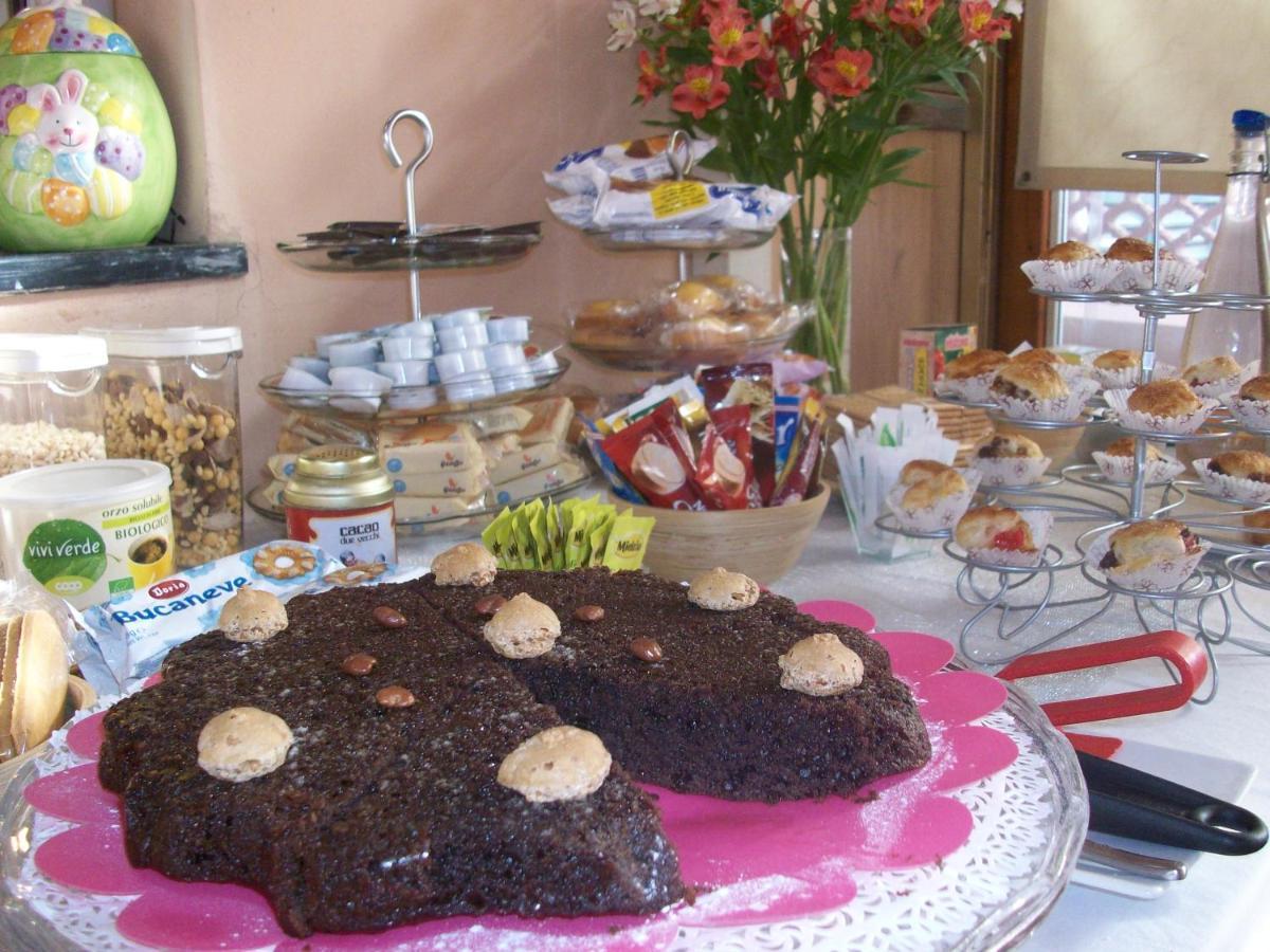 Ghiro Ghiotto Bed and Breakfast Pietra Ligure Buitenkant foto