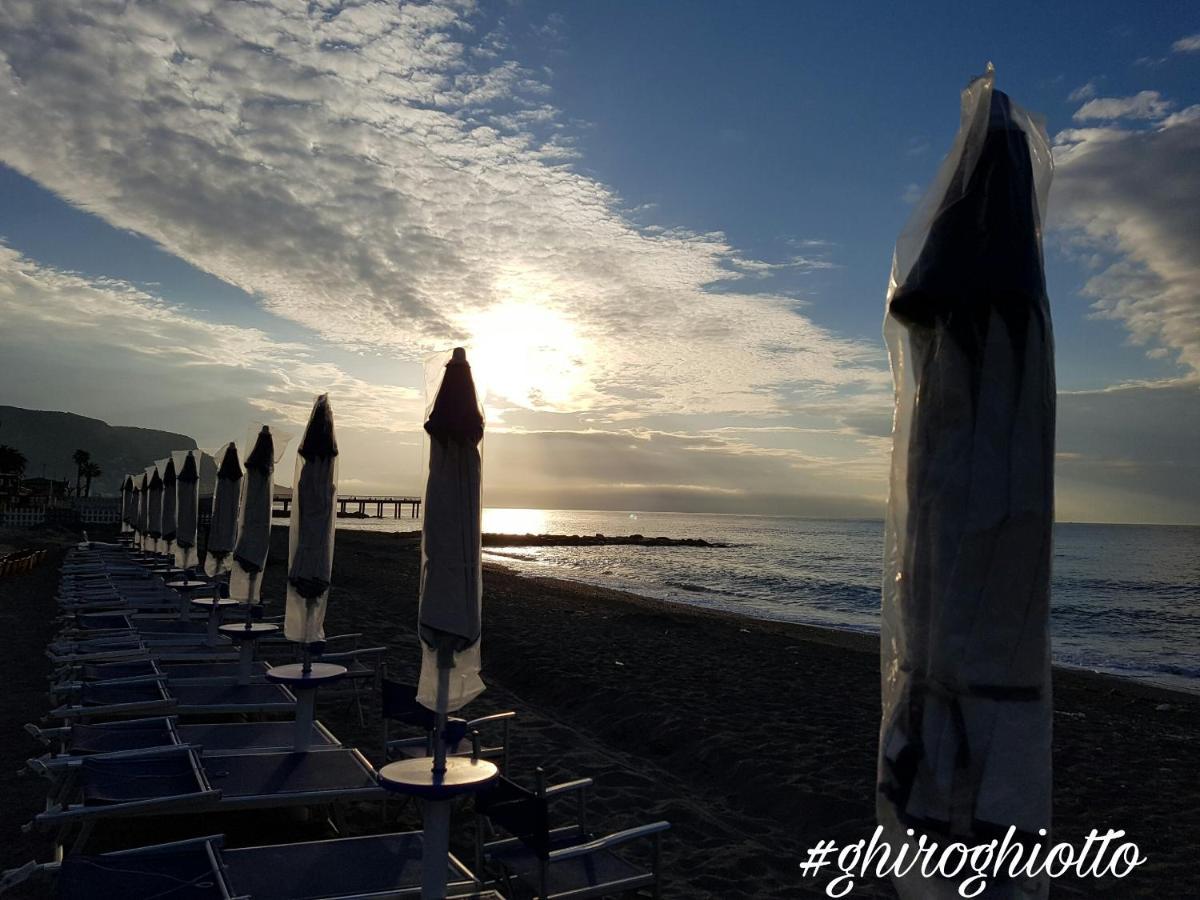 Ghiro Ghiotto Bed and Breakfast Pietra Ligure Buitenkant foto