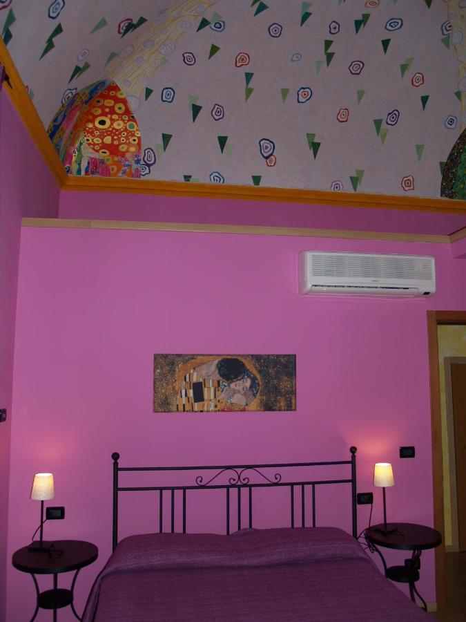 Ghiro Ghiotto Bed and Breakfast Pietra Ligure Buitenkant foto